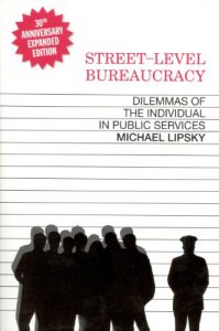 Baixar Street-Level Bureaucracy, 30th Ann. Ed.: Dilemmas of the Individual in Public Service pdf, epub, eBook